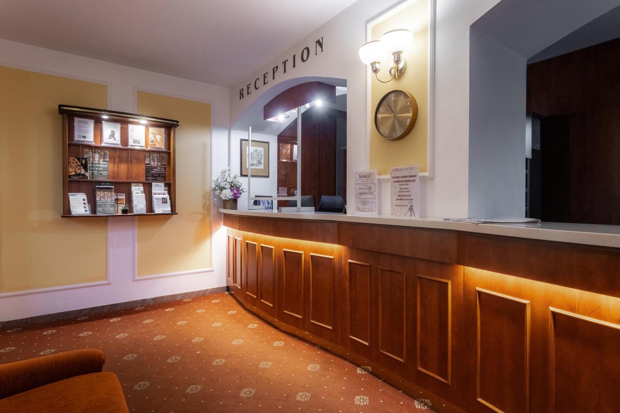 Hotel Flora 3*